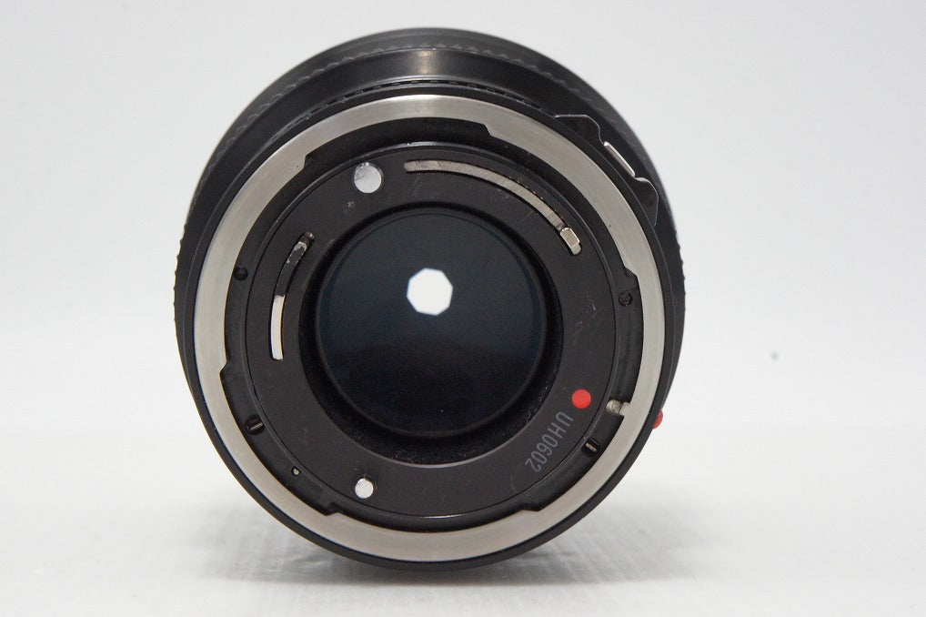 Excellent condition Canon NEW FD 135mm F2 Built-in Hood MF Prime Lens 260424s