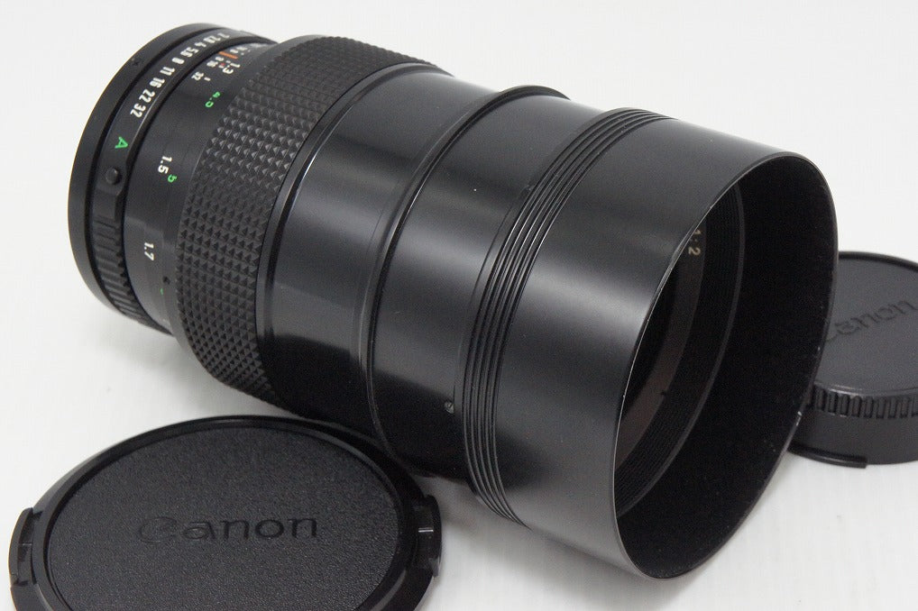 Excellent condition Canon NEW FD 135mm F2 Built-in Hood MF Prime Lens 260424s