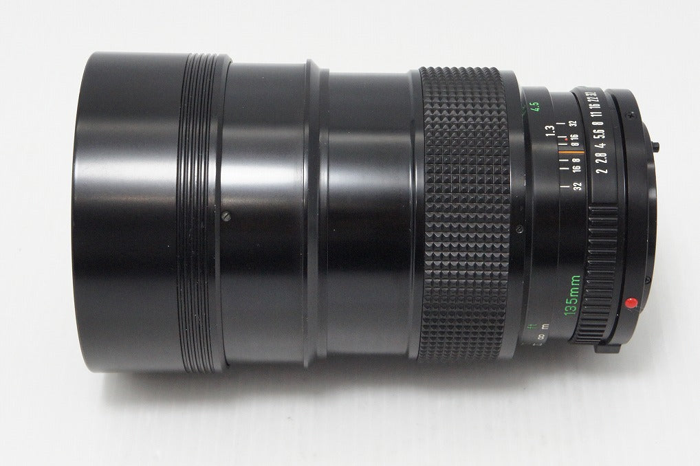 Excellent condition Canon NEW FD 135mm F2 Built-in Hood MF Prime Lens 260424s