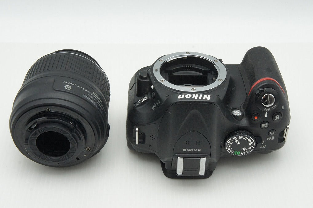 美品 Nikon ニコン D5200 ボディ + AF-S DX 18-55mm VR レンズキット デジタル一眼レフカメラ 260121u