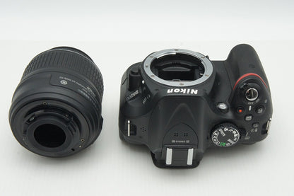 美品 Nikon ニコン D5200 ボディ + AF-S DX 18-55mm VR レンズキット デジタル一眼レフカメラ 260121u