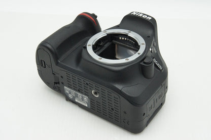 美品 Nikon ニコン D5200 ボディ + AF-S DX 18-55mm VR レンズキット デジタル一眼レフカメラ 260121u