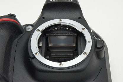 美品 Nikon ニコン D5200 ボディ + AF-S DX 18-55mm VR レンズキット デジタル一眼レフカメラ 260121u