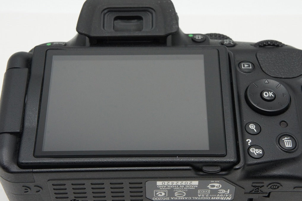 美品 Nikon ニコン D5200 ボディ + AF-S DX 18-55mm VR レンズキット デジタル一眼レフカメラ 260121u