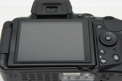 美品 Nikon ニコン D5200 ボディ + AF-S DX 18-55mm VR レンズキット デジタル一眼レフカメラ 260121u