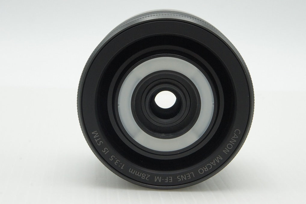 美品 Canon キヤノン EF-M 28mm F3.5 MACRO IS STM EF-Mマウント 単焦点レンズ ポーチ付 260121af