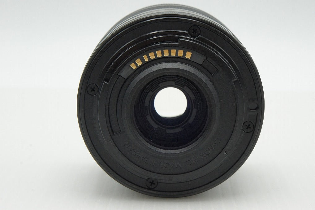 美品 Canon キヤノン EF-M 28mm F3.5 MACRO IS STM EF-Mマウント 単焦点レンズ ポーチ付 260121af