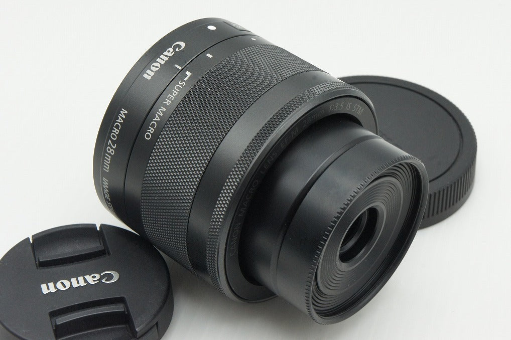 美品 Canon キヤノン EF-M 28mm F3.5 MACRO IS STM EF-Mマウント 単焦点レンズ ポーチ付 260121af