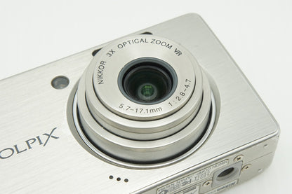 Nikon ニコン COOLPIX S500 コンパクトデジタルカメラ シルバー 260121n