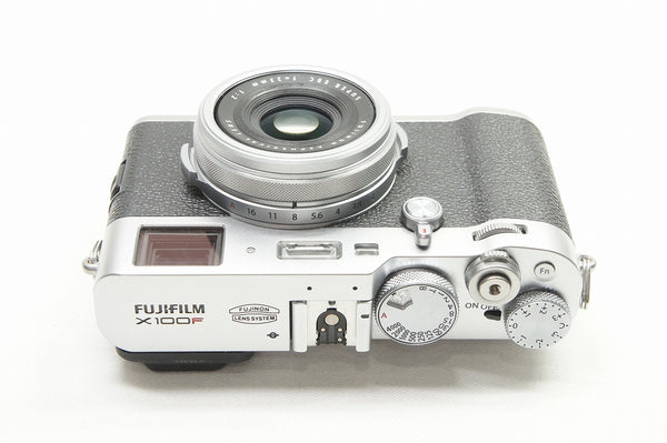 美品 FUJIFILM フジフイルム X100F デジタルカメラ シルバー 元箱付