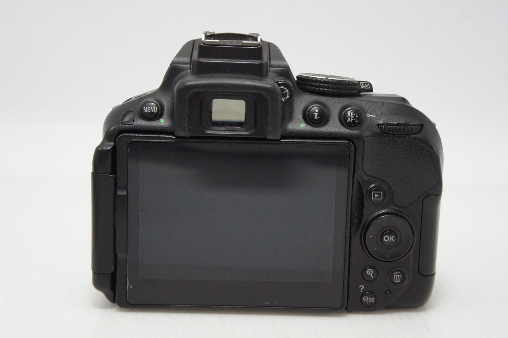 Nikon ニコン D5300 ボディ + AF-S DX 18-55mm VR II レンズキット デジタル一眼レフカメラ 260502z