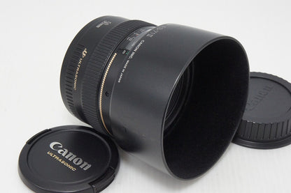 美品 Canon キヤノン EF 50mm F1.4 USM フルサイズ 単焦点レンズ フード付 260501o