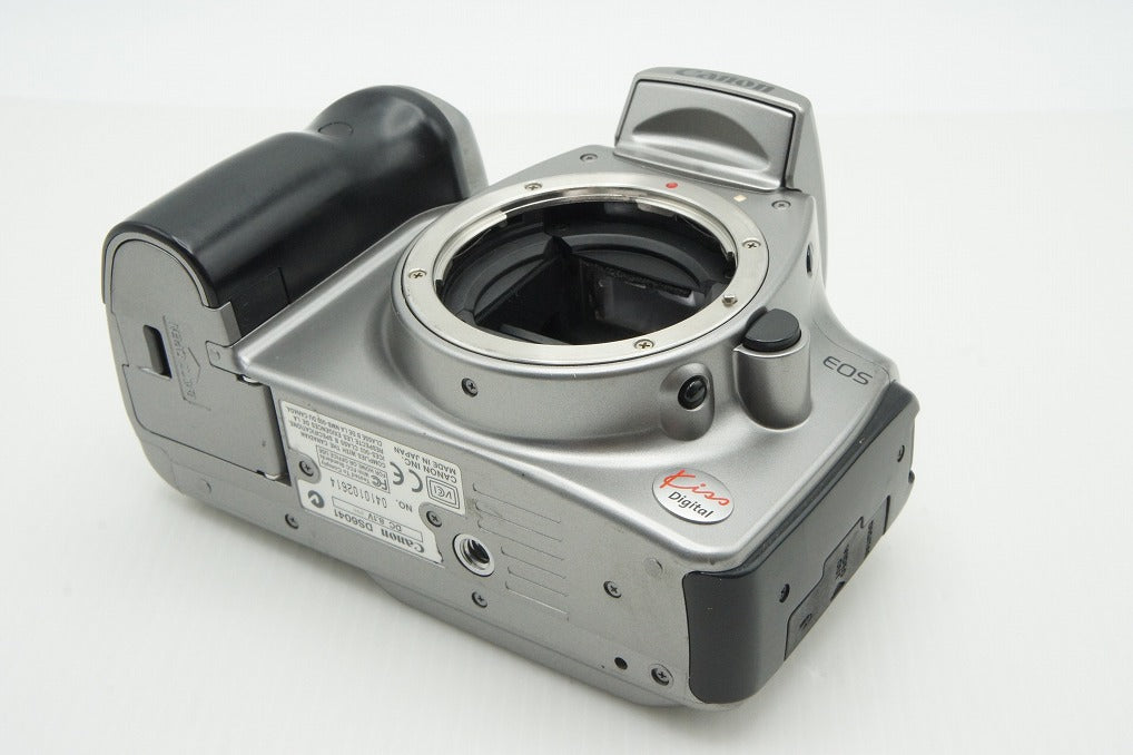Canon キヤノン EOS Kiss Digital ボディ デジタル一眼レフカメラ シルバー 260123e