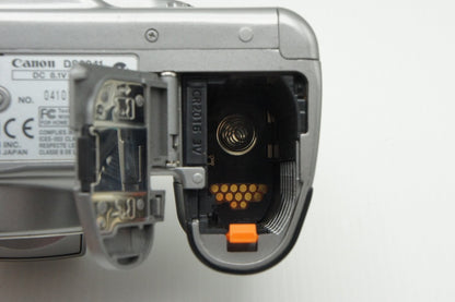 Canon キヤノン EOS Kiss Digital ボディ デジタル一眼レフカメラ シルバー 260123e