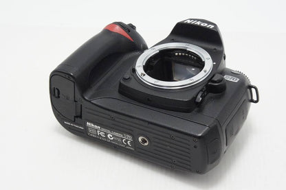 Nikon D70 Digital SLR Camera Body Black with Bag 260804e