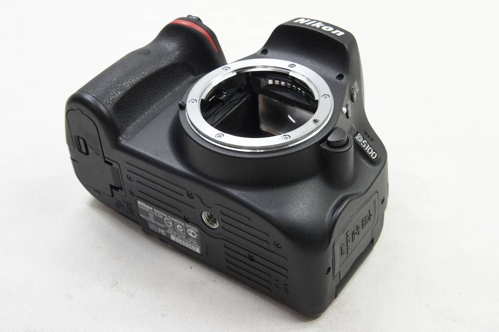 Nikon D5100 ボディ + AF-S DX NIKKOR 18-55mm VR レンズキット デジタル一眼レフカメラ 250515g
