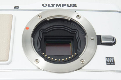OLYMPUS オリンパス PEN E-P3 ボディ ミラーレス一眼カメラ ホワイト 260812ad