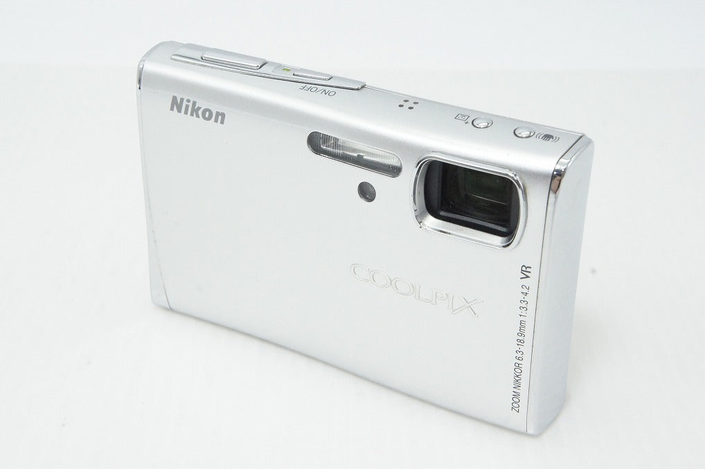 良品 Nikon ニコン COOLPIX S50 コンパクトデジタルカメラ グロスシルバー ケース付 260512b