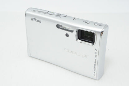 良品 Nikon ニコン COOLPIX S50 コンパクトデジタルカメラ グロスシルバー ケース付 260512b