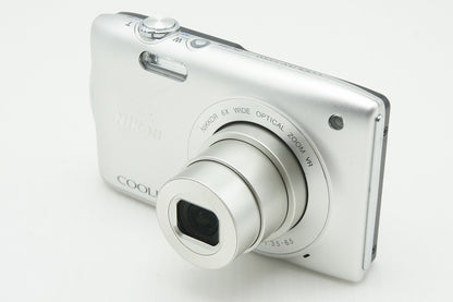 良品 Nikon ニコン COOLPIX S3300 コンパクトデジタルカメラ クリスタルシルバー 260123x