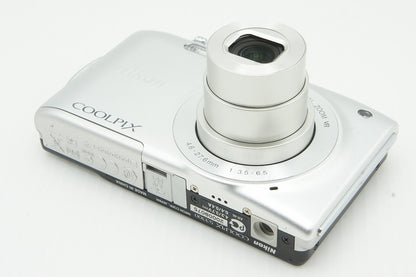 良品 Nikon ニコン COOLPIX S3300 コンパクトデジタルカメラ クリスタルシルバー 260123x