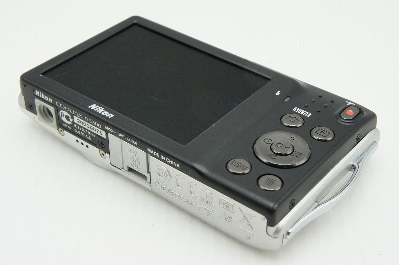 良品 Nikon ニコン COOLPIX S3300 コンパクトデジタルカメラ クリスタルシルバー 260123x