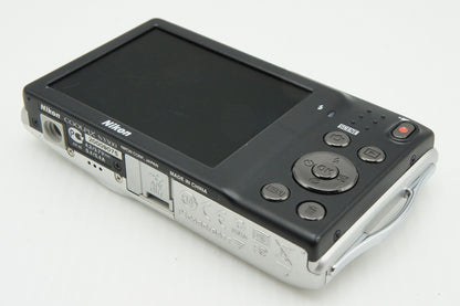 良品 Nikon ニコン COOLPIX S3300 コンパクトデジタルカメラ クリスタルシルバー 260123x