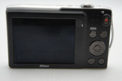 良品 Nikon ニコン COOLPIX S3300 コンパクトデジタルカメラ クリスタルシルバー 260123x