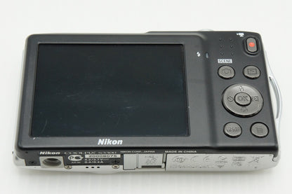良品 Nikon ニコン COOLPIX S3300 コンパクトデジタルカメラ クリスタルシルバー 260123x