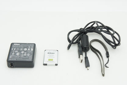 良品 Nikon ニコン COOLPIX S3300 コンパクトデジタルカメラ クリスタルシルバー 260123x