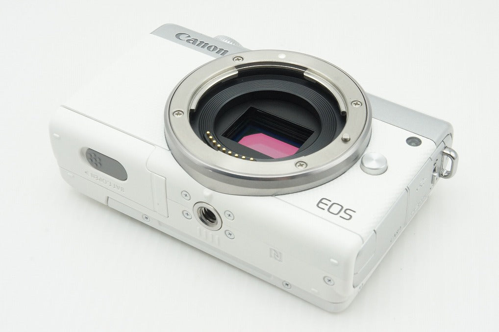 美品 Canon EOS M100 + EF-M 15-45mm IS STM レンズキット ミラーレス一眼カメラ ホワイト ボトムカバー付 260123ar