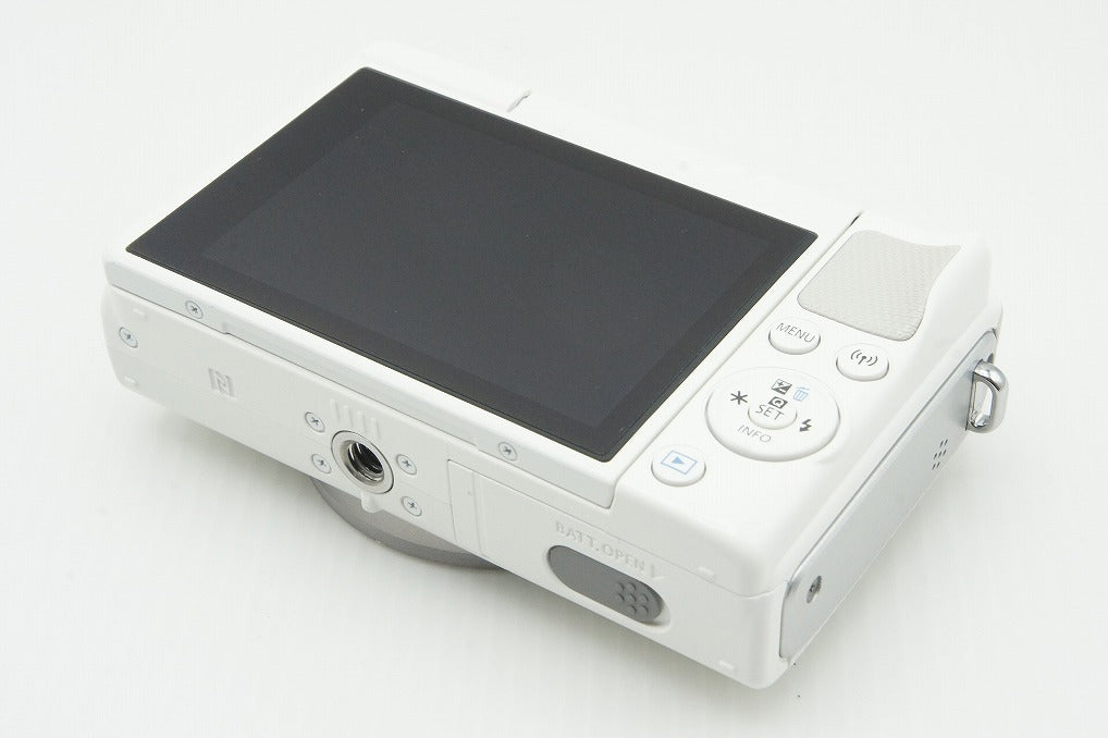 美品 Canon EOS M100 + EF-M 15-45mm IS STM レンズキット ミラーレス一眼カメラ ホワイト ボトムカバー付 260123ar