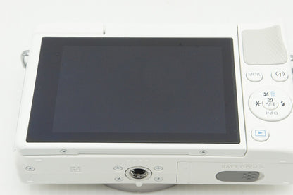 美品 Canon EOS M100 + EF-M 15-45mm IS STM レンズキット ミラーレス一眼カメラ ホワイト ボトムカバー付 260123ar