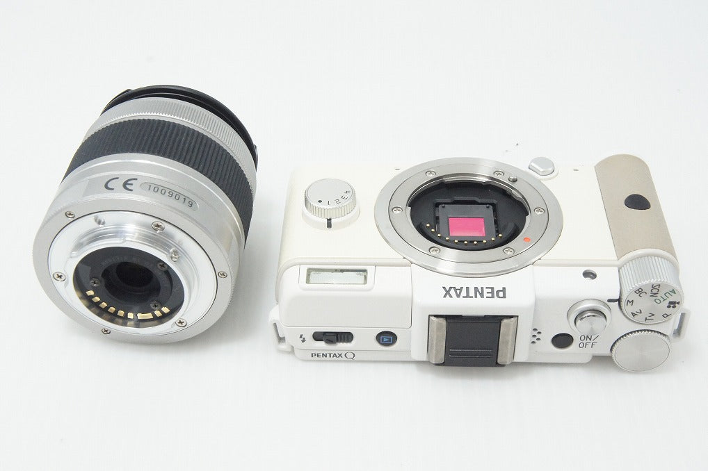 良品 PENTAX Q ズームレンズキット [標準ズーム 02 STANDARD ZOOM (smc PENTAX 5-15mm F2.8-4.5 ED AL IF) ] ミラーレス一眼カメラ ホワイト 260817c