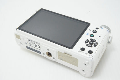 良品 PENTAX Q ズームレンズキット [標準ズーム 02 STANDARD ZOOM (smc PENTAX 5-15mm F2.8-4.5 ED AL IF) ] ミラーレス一眼カメラ ホワイト 260817c