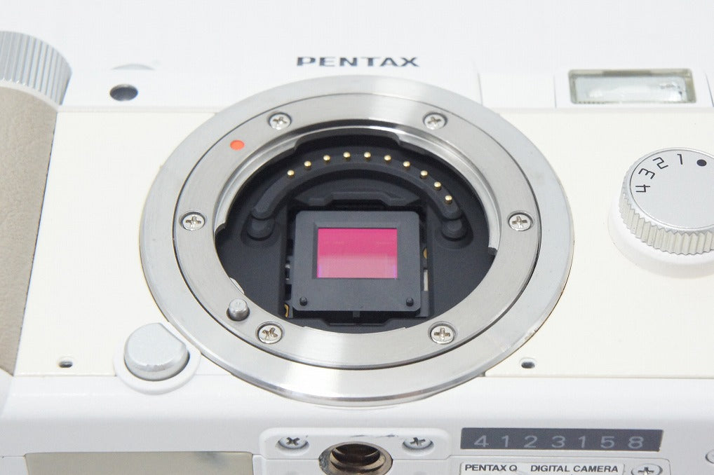 良品 PENTAX Q ズームレンズキット [標準ズーム 02 STANDARD ZOOM (smc PENTAX 5-15mm F2.8-4.5 ED AL IF) ] ミラーレス一眼カメラ ホワイト 260817c