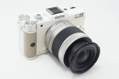 良品 PENTAX Q ズームレンズキット [標準ズーム 02 STANDARD ZOOM (smc PENTAX 5-15mm F2.8-4.5 ED AL IF) ] ミラーレス一眼カメラ ホワイト 260817c