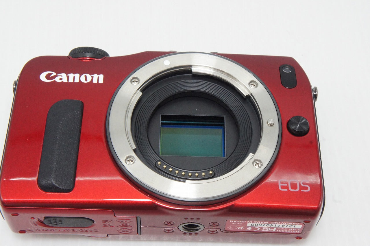 美品 Canon EOS M ボディ + EF-M 18-55mm IS STM レンズキット ミラーレス一眼カメラ レッド SPEEDLITE 90EX付 260513al
