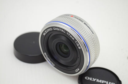 OLYMPUS オリンパス M.ZUIKO DIGITAL 17mm F2.8 パンケーキレンズ マイクロフォーサーズ シルバー 251105j