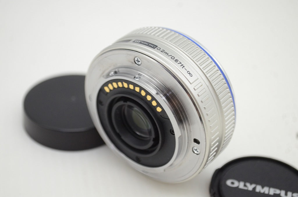 OLYMPUS オリンパス M.ZUIKO DIGITAL 17mm F2.8 パンケーキレンズ マイクロフォーサーズ シルバー 251105j
