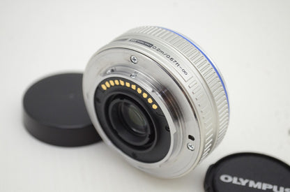 OLYMPUS オリンパス M.ZUIKO DIGITAL 17mm F2.8 パンケーキレンズ マイクロフォーサーズ シルバー 251105j