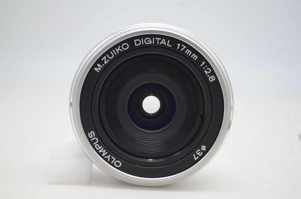 OLYMPUS オリンパス M.ZUIKO DIGITAL 17mm F2.8 パンケーキレンズ マイクロフォーサーズ シルバー 251105j