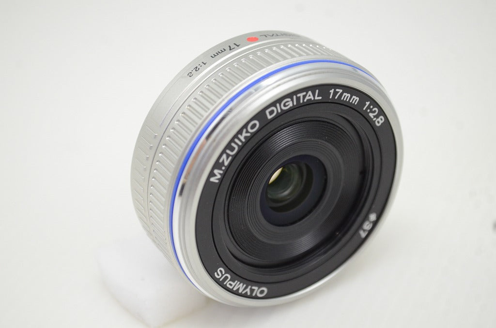 OLYMPUS オリンパス M.ZUIKO DIGITAL 17mm F2.8 パンケーキレンズ マイクロフォーサーズ シルバー 251105j