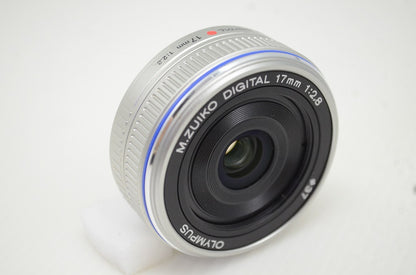 OLYMPUS オリンパス M.ZUIKO DIGITAL 17mm F2.8 パンケーキレンズ マイクロフォーサーズ シルバー 251105j