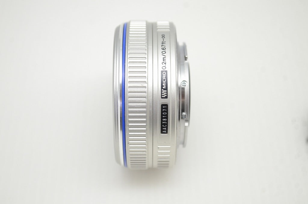OLYMPUS オリンパス M.ZUIKO DIGITAL 17mm F2.8 パンケーキレンズ マイクロフォーサーズ シルバー 251105j