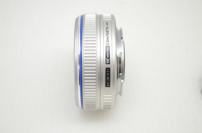 OLYMPUS オリンパス M.ZUIKO DIGITAL 17mm F2.8 パンケーキレンズ マイクロフォーサーズ シルバー 251105j