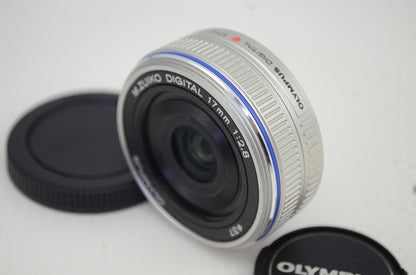 良品 OLYMPUS オリンパス M.ZUIKO DIGITAL 17mm F2.8 パンケーキレンズ マイクロフォーサーズ シルバー 251105m