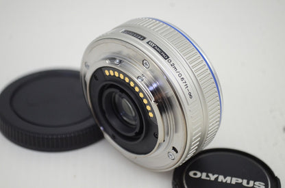 良品 OLYMPUS オリンパス M.ZUIKO DIGITAL 17mm F2.8 パンケーキレンズ マイクロフォーサーズ シルバー 251105m