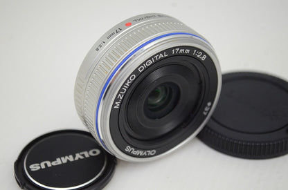 良品 OLYMPUS オリンパス M.ZUIKO DIGITAL 17mm F2.8 パンケーキレンズ マイクロフォーサーズ シルバー 251105m