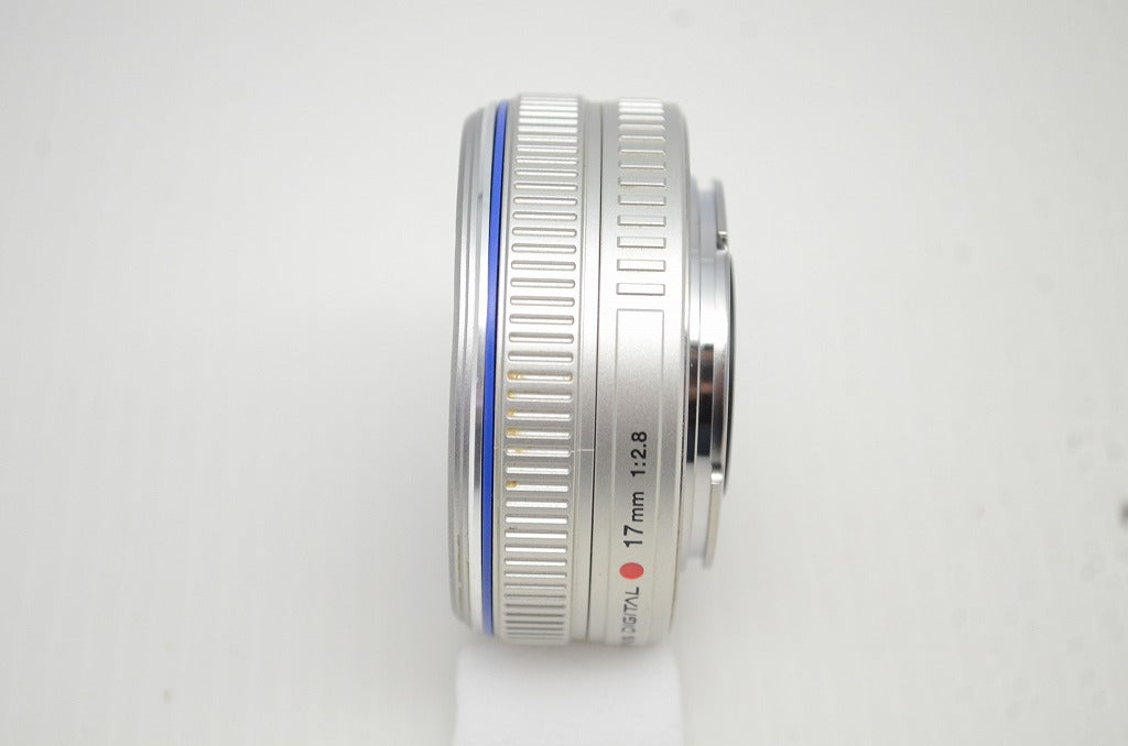 良品 OLYMPUS オリンパス M.ZUIKO DIGITAL 17mm F2.8 パンケーキレンズ マイクロフォーサーズ シルバー 251105m